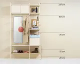 En stilren hall hylla med spegel, klädkrok, förvaringslådor och hyllplan för skor och accessoarer.