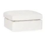 En vit förvaringspuff med mjukt rundad ovandel och en stabil bas. Perfekt för att gömma undan saker och samtidigt ha en bekväm sittplats.