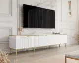 En stilren, bred tv bänk i vitt med gulddetaljer. Perfekt för att förvara mediautrustning och prydnadssaker.