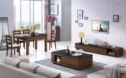 Ett modernt vardagsrum med en elegant tv möbel i trä, soffa och matgrupp.