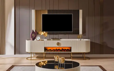 Elegant tv bänk med elkamin som skapar en mysig atmosfär. Den vita möbeln med gulddetaljer passar perfekt i ett modernt hem.