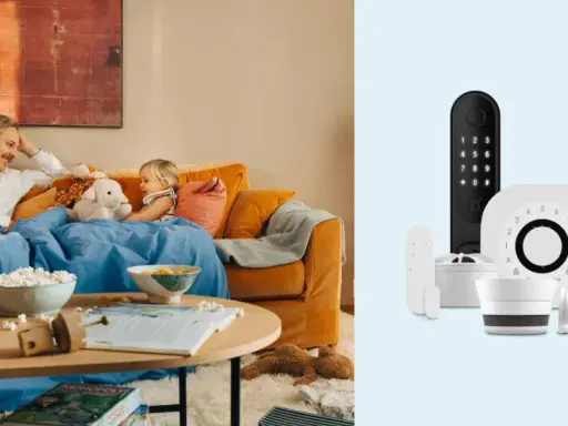 En familj njuter av en mysig hemmakväll med popcorn, medan en samling smarta hem-enheter, inklusive en kodlås och en rökdetektor, visas upp. Allt för att skapa trygghet och ett effektivt lf larm.