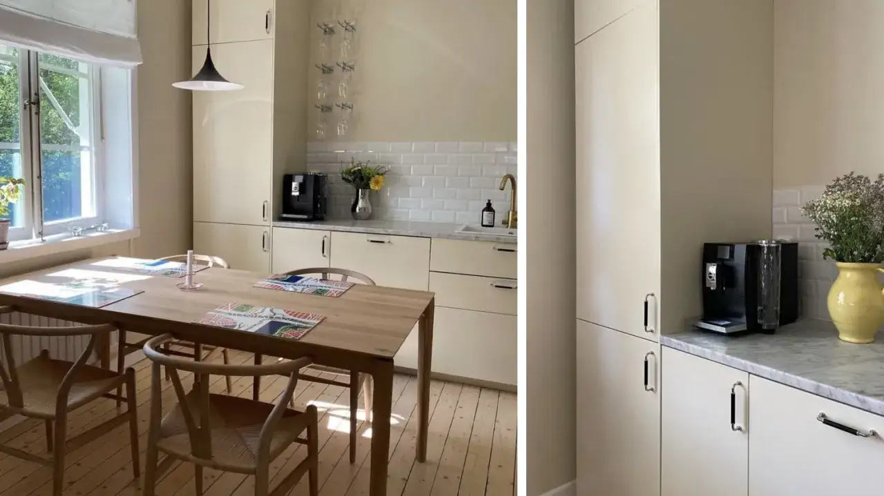 Ljust kök med matbord och stolar. Köksluckor i en varm beige ton ger ett lugnt intryck.